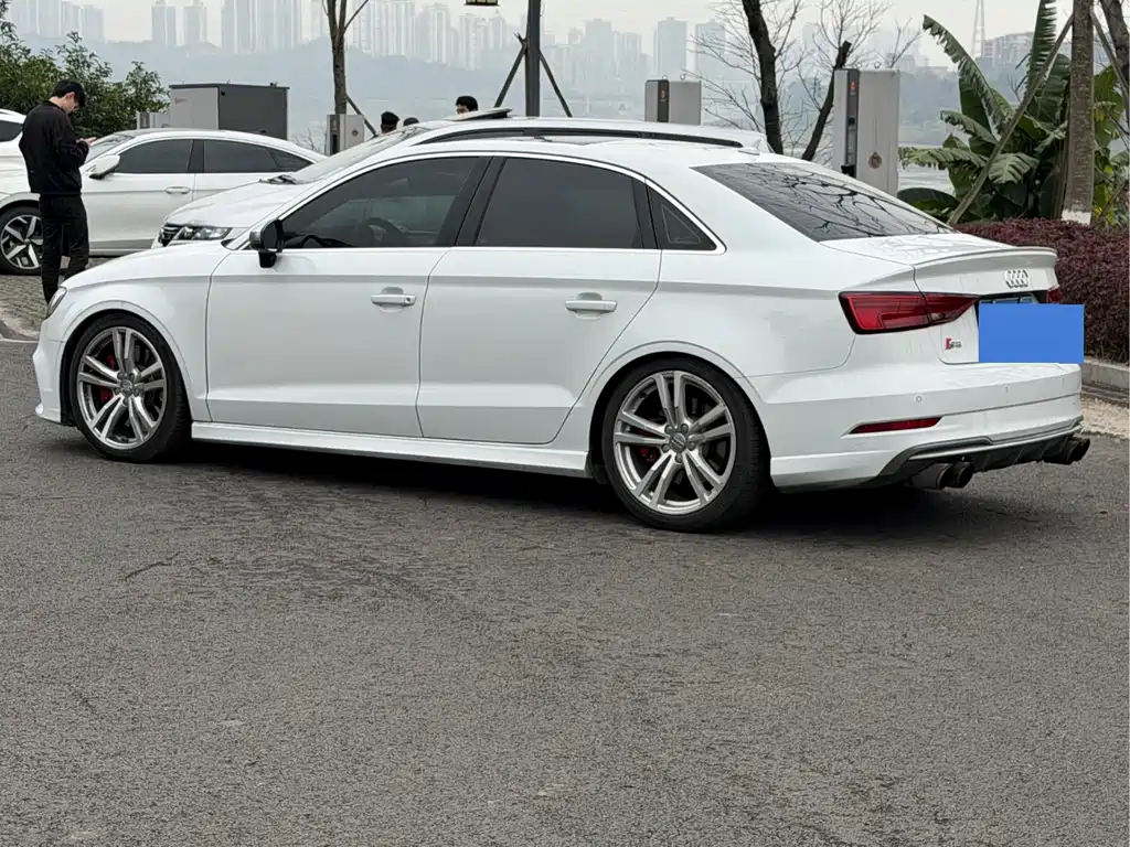 AUDI S3