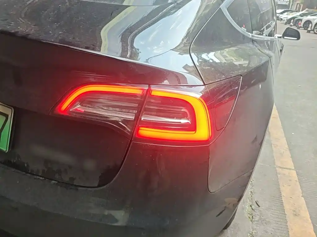 Tesla Model 3 — миниатюра 8