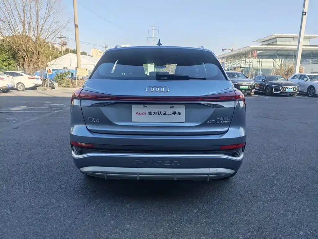 AUDI Q4 E TRON