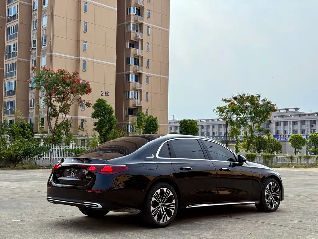 Mercedes-Benz E-Class — миниатюра 7