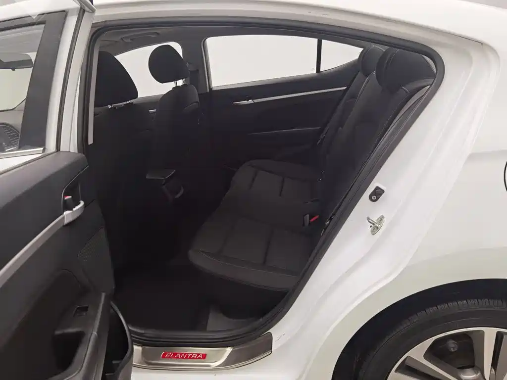 Hyundai Elantra — миниатюра 15
