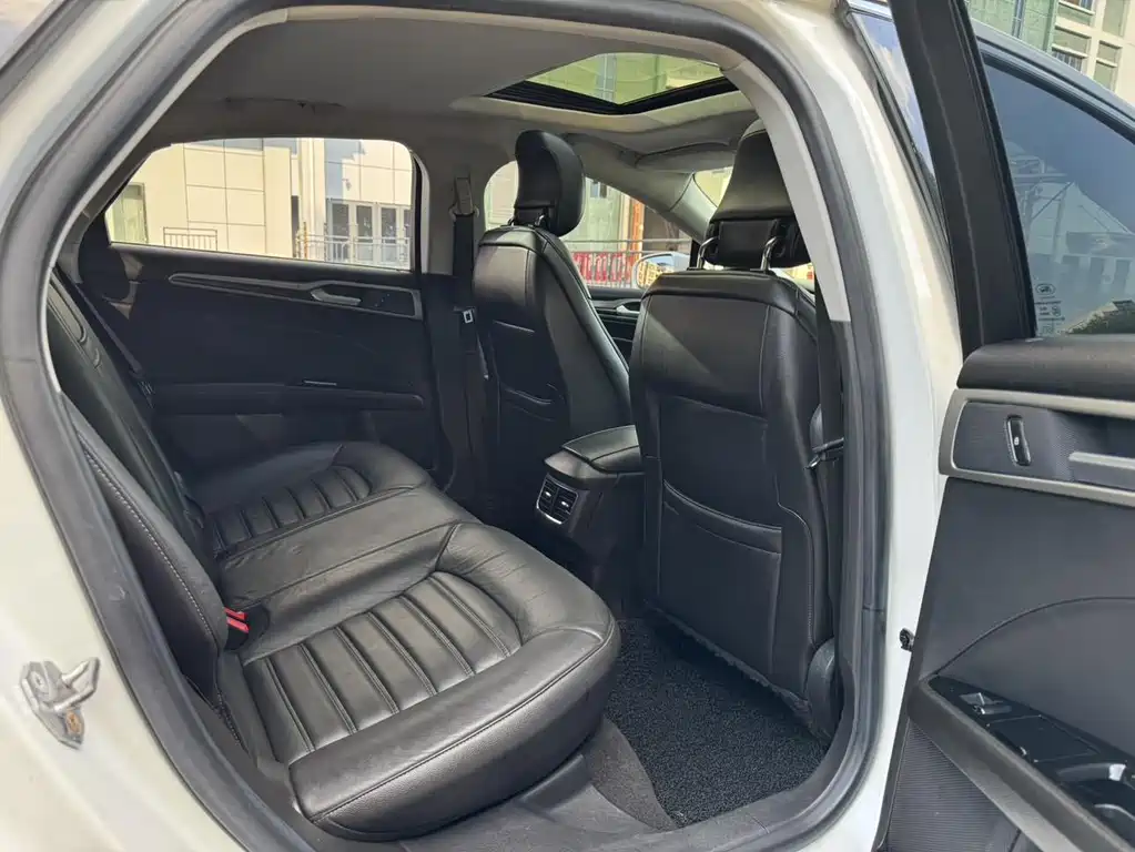 Ford Mondeo 2013 2.0L GTDi200 Luxury