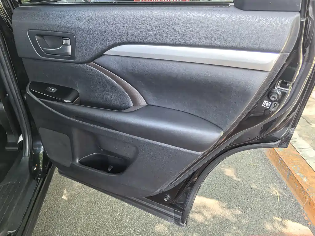 Toyota Highlander — миниатюра 14