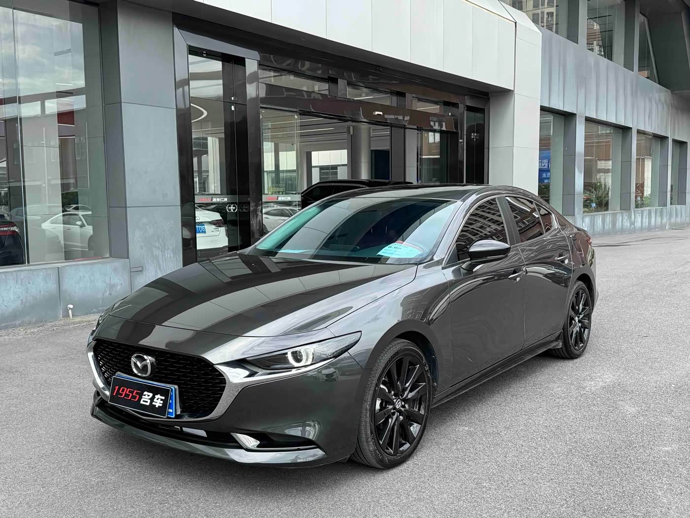 Mazda Mazda3 Axela 2.0 л 2024 г. Серебристо-серый, пробег 15000 км