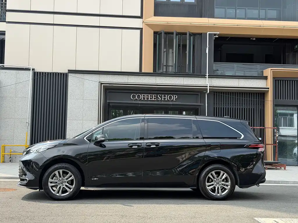 Toyota Sienna — миниатюра 3