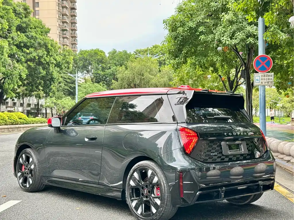 MINI MINI JCW EV — миниатюра 6
