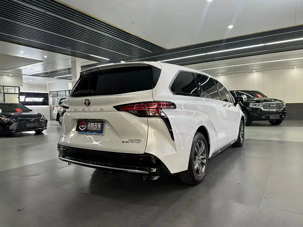 Toyota Sienna — миниатюра 9