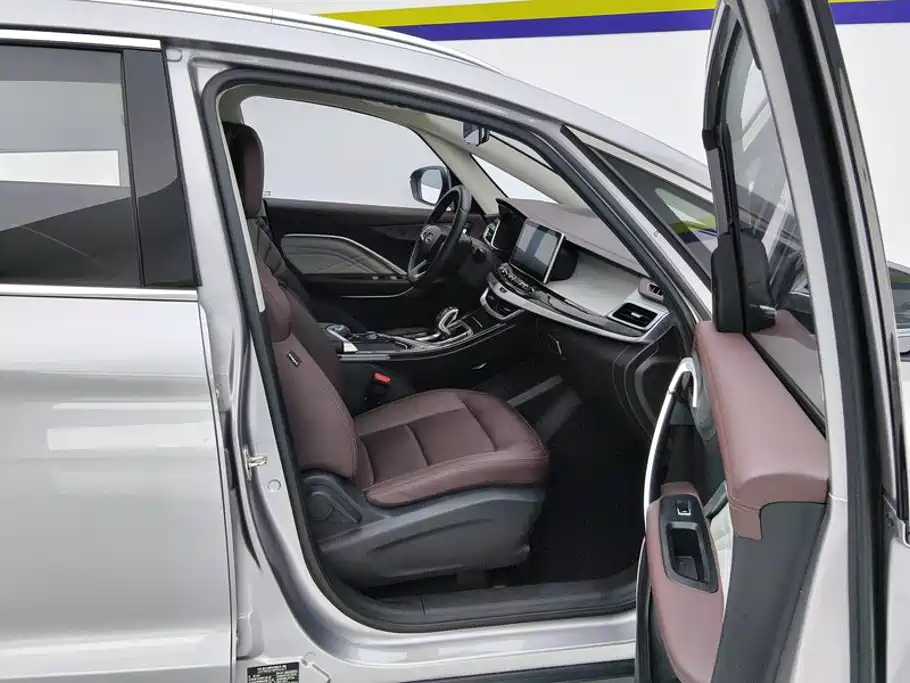 Geely Jia Ji New Energy — миниатюра 8