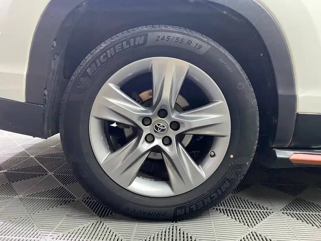Toyota Highlander — миниатюра 17