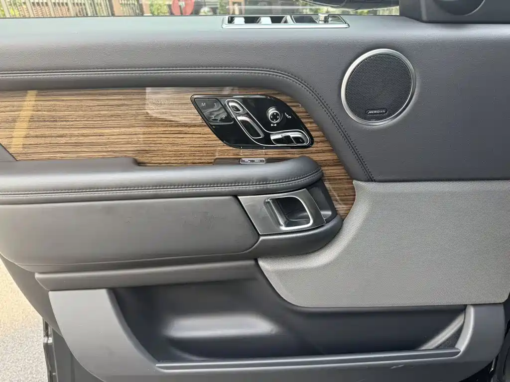 Land Rover Range Rover — миниатюра 7