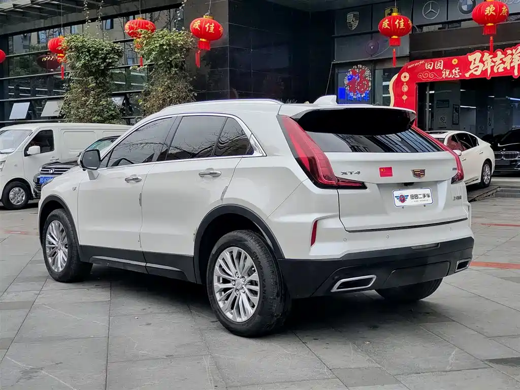 CADILLAC XT4