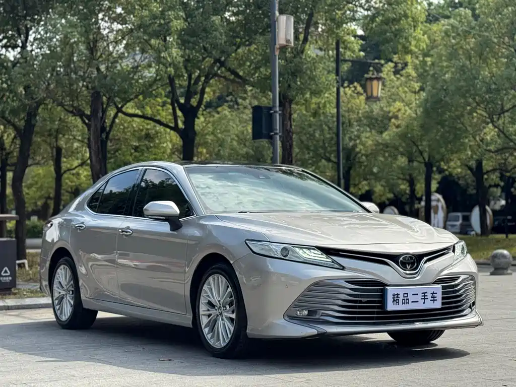 Toyota Camry — миниатюра 3