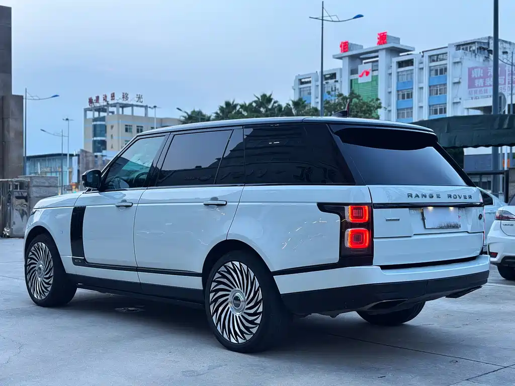 Land Rover Range Rover — миниатюра 4
