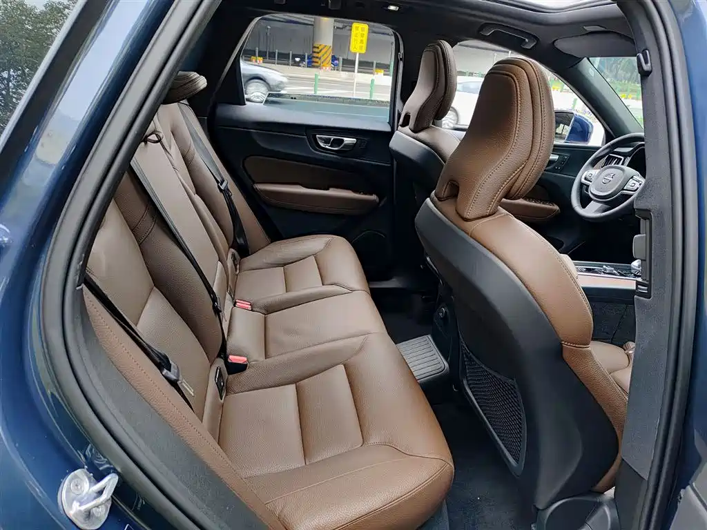 VOLVO XC60 PLUG IN HYBRID