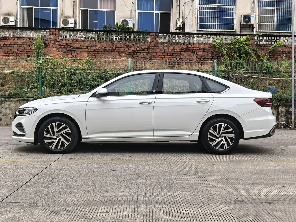 Volkswagen Lavida — миниатюра 2