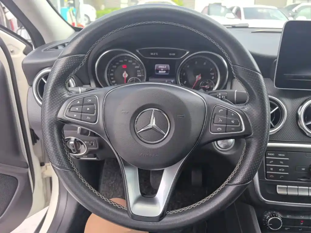 Mercedes-Benz GLA — миниатюра 11