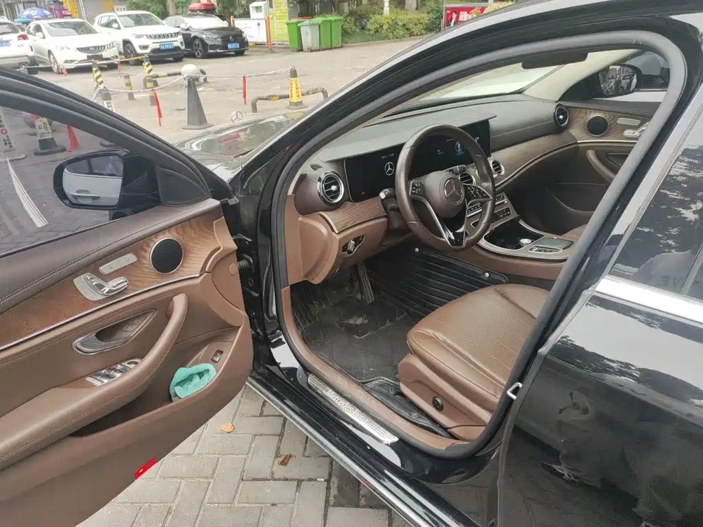 Mercedes-Benz E-Class 2023 Черный из Китая, фото 2