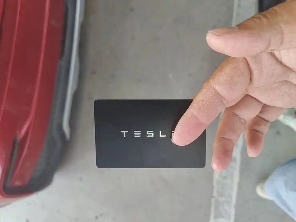 Tesla Model Y — миниатюра 9