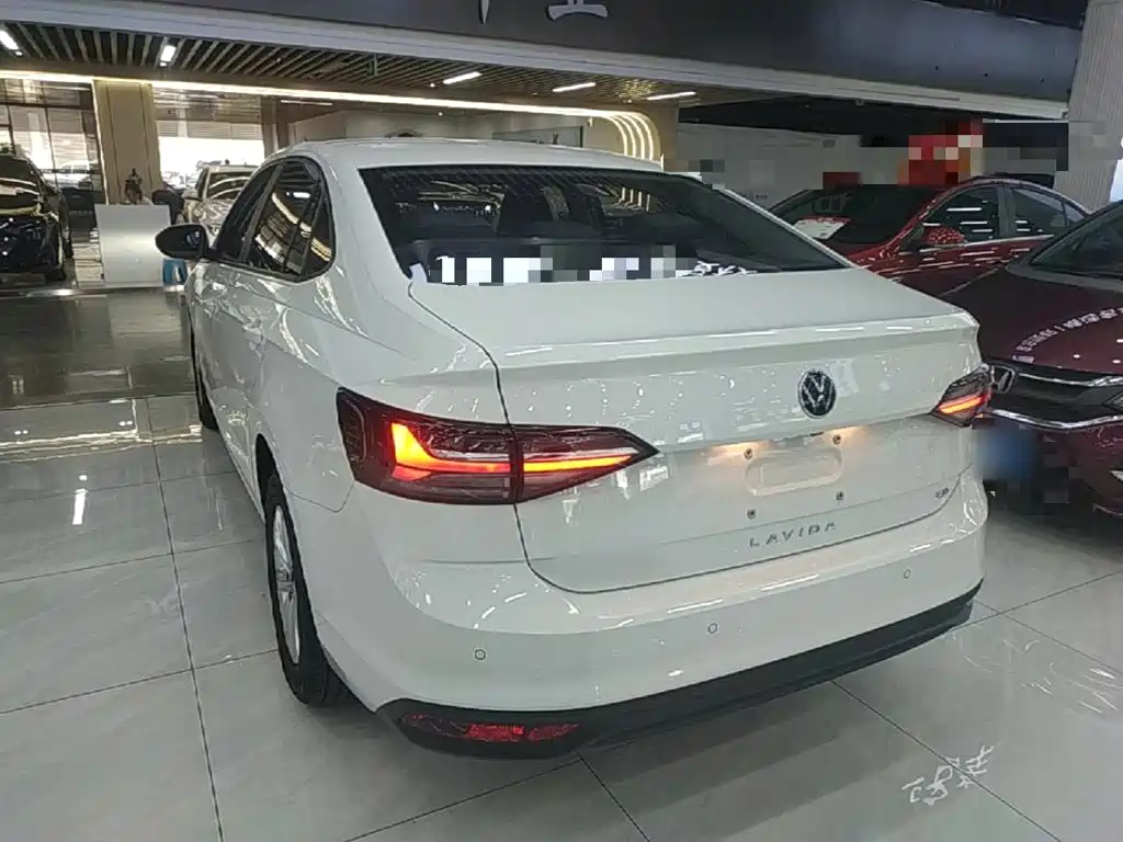 Volkswagen Lavida — миниатюра 5