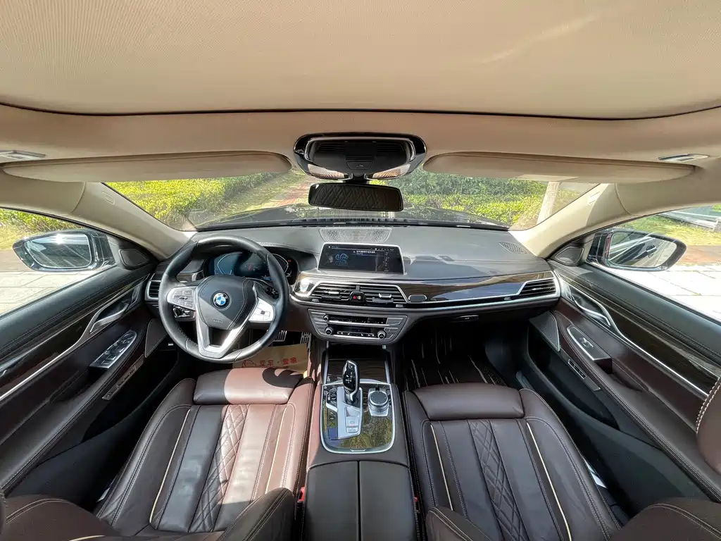BMW 7 Series — миниатюра 5