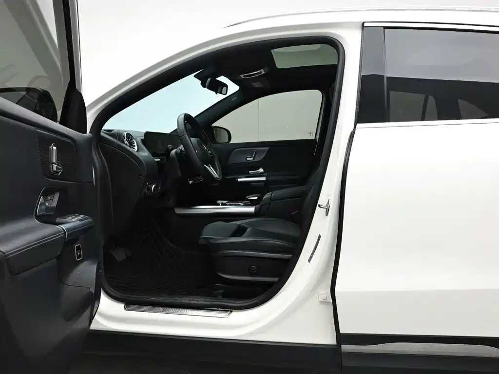 Mercedes-Benz GLA — миниатюра 9