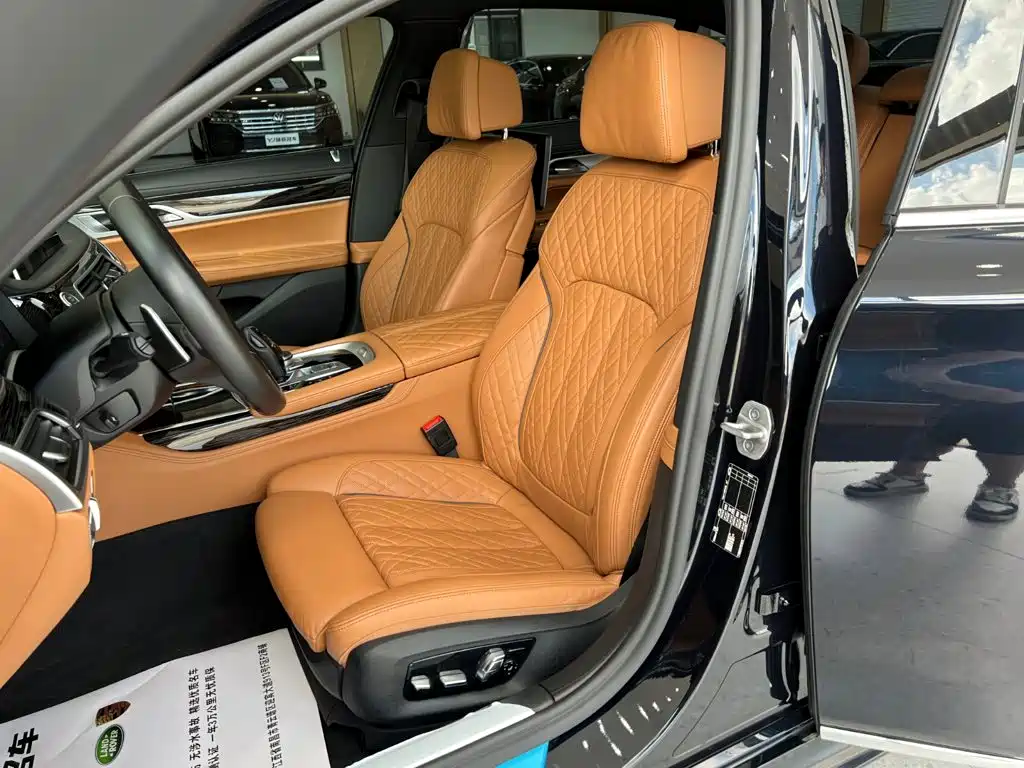BMW 7 Series — миниатюра 8