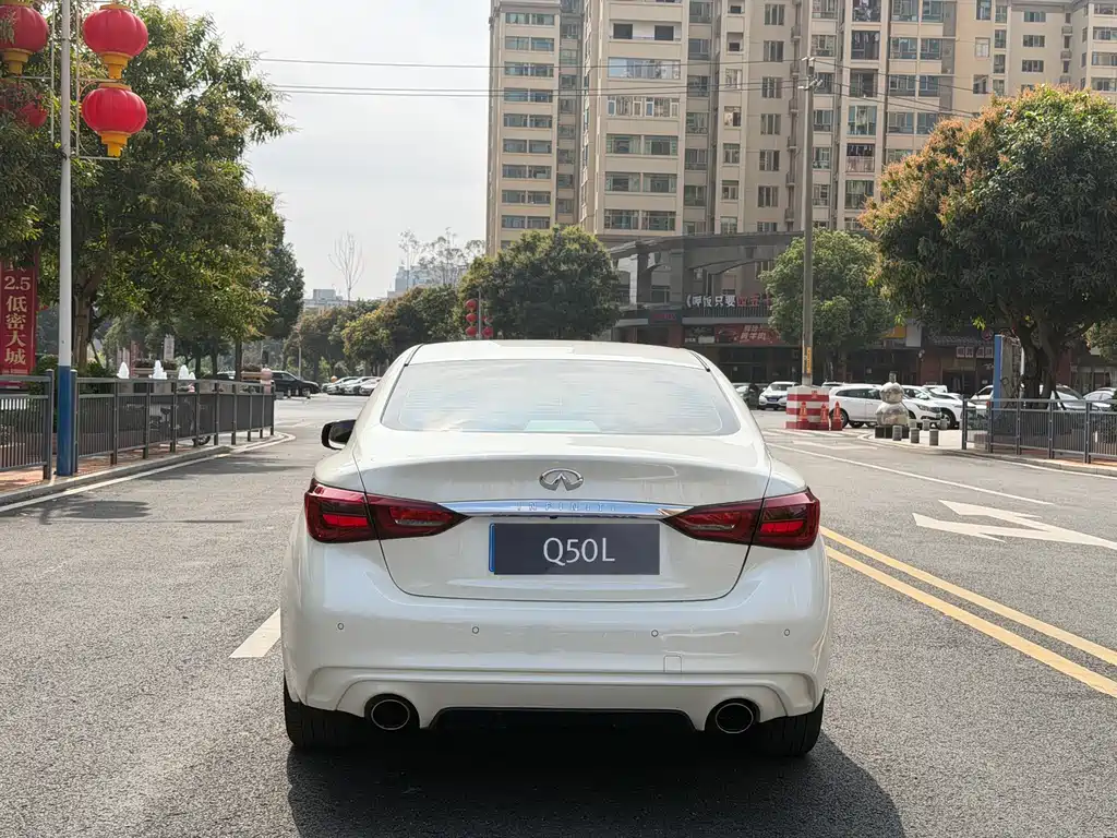 INFINITI Q50L