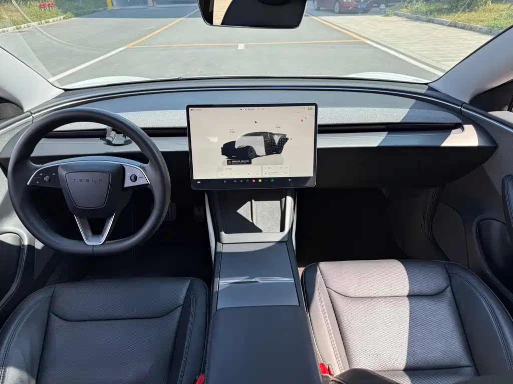 Tesla Model 3 — миниатюра 5