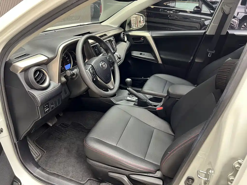 Toyota RAV4 — миниатюра 14