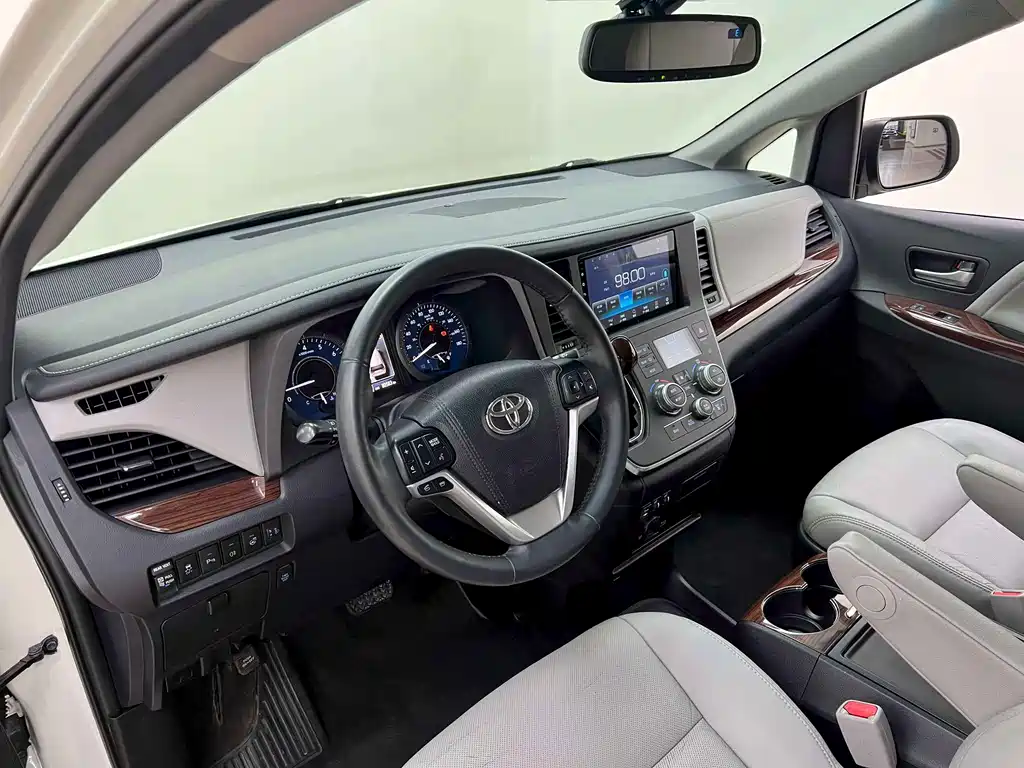 Toyota Sienna — миниатюра 15