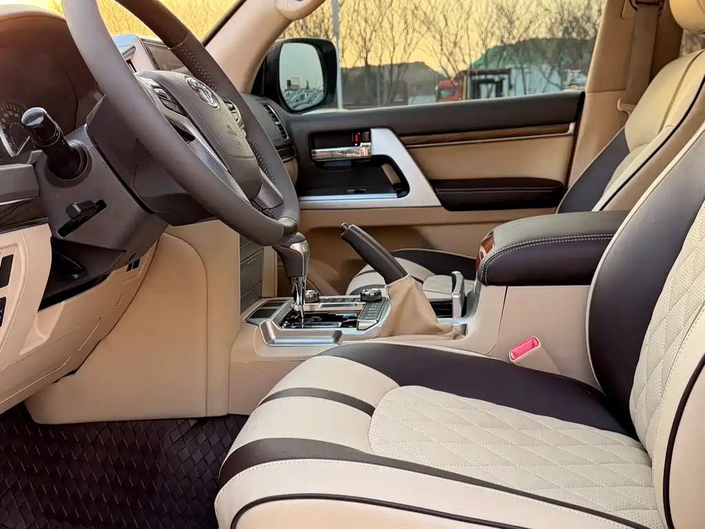 Toyota Land Cruiser 2012 4.0L AT VX