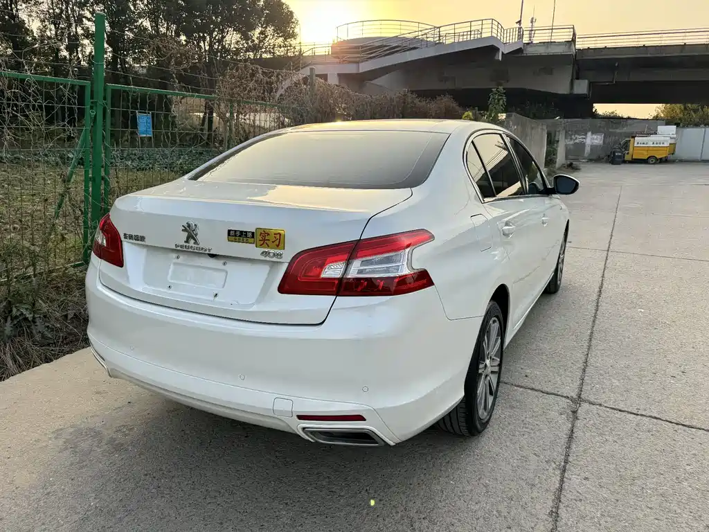PEUGEOT 408