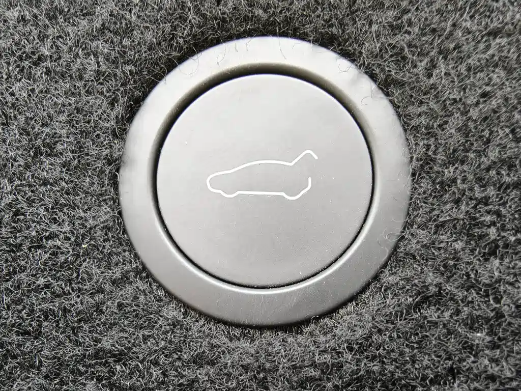 Tesla Model 3 — миниатюра 9