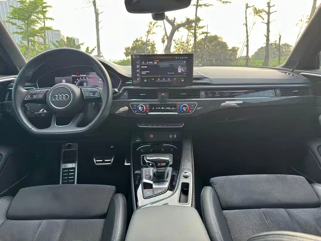 Audi A4L 2023 45 TFSI quattro