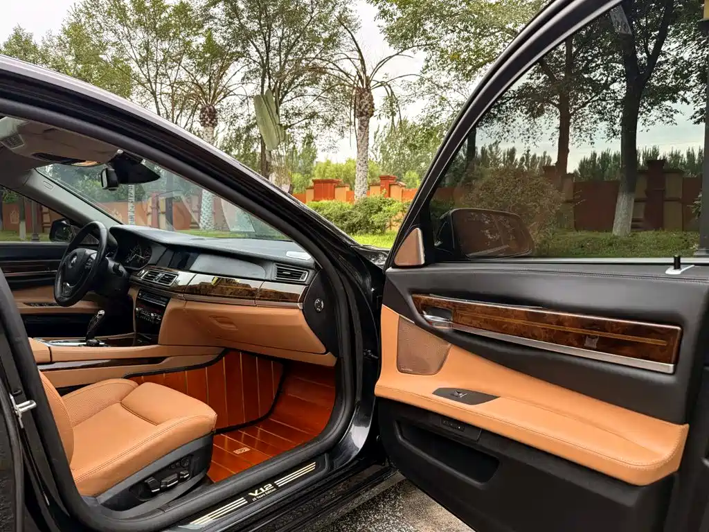 BMW 7 Series — миниатюра 15