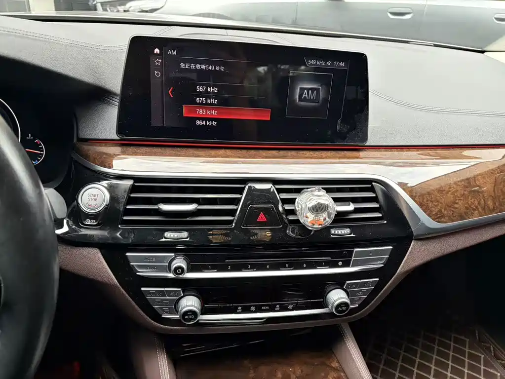 BMW 5 Series — миниатюра 9