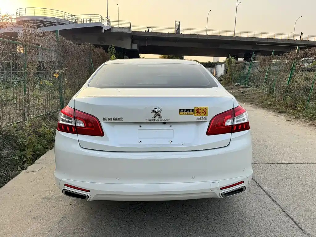 PEUGEOT 408