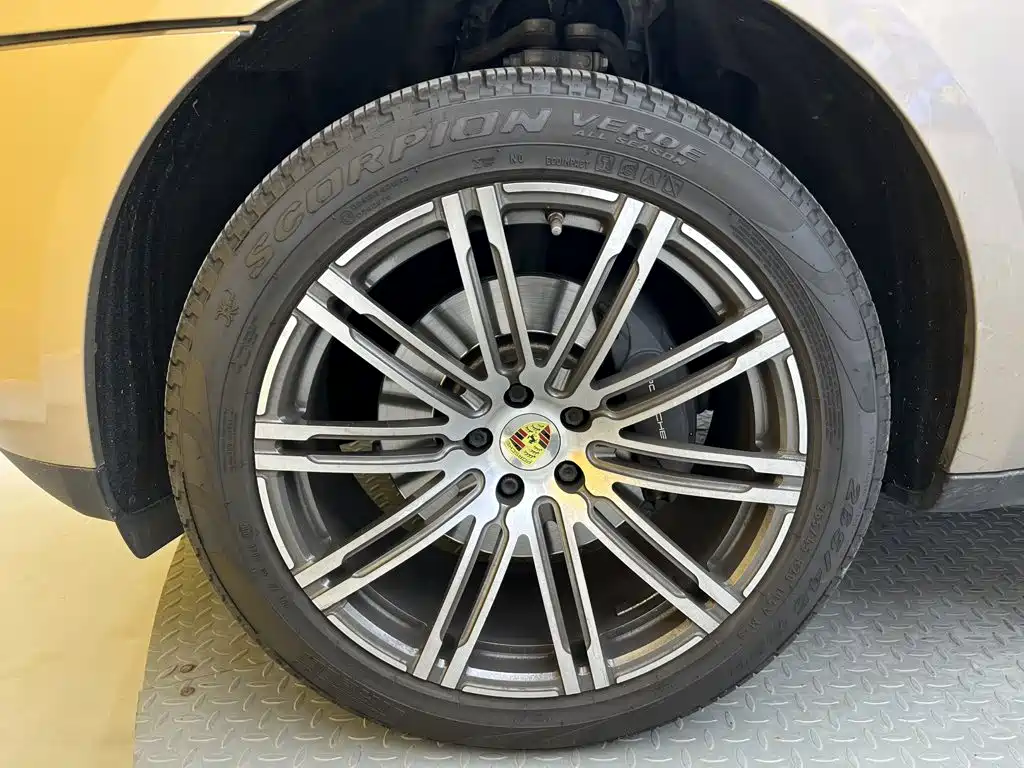 Porsche Macan — миниатюра 9