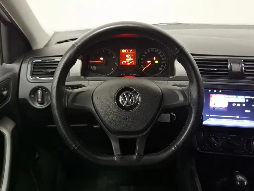 Volkswagen Santana — миниатюра 11