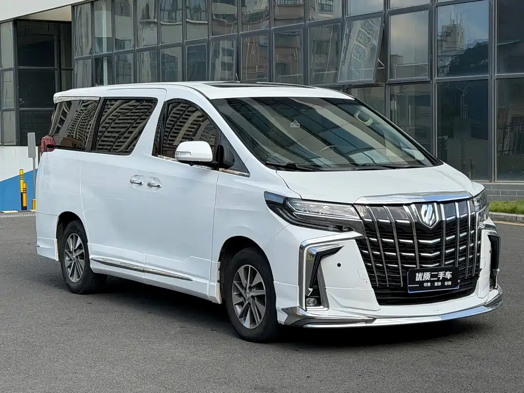 Toyota Alphard — миниатюра 3