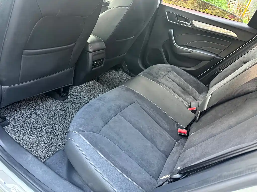 Roewe i6 New Energy — миниатюра 10
