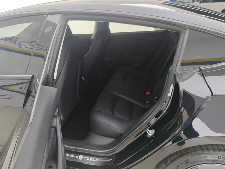 Tesla Model 3 — миниатюра 11