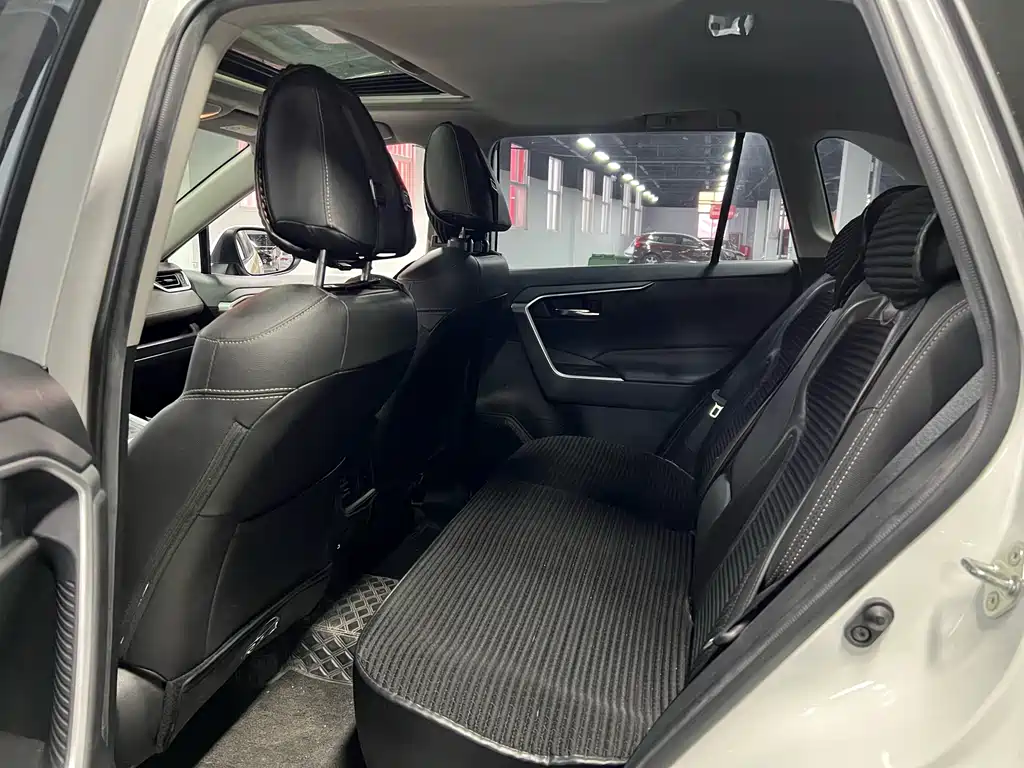 Toyota RAV4 — миниатюра 15