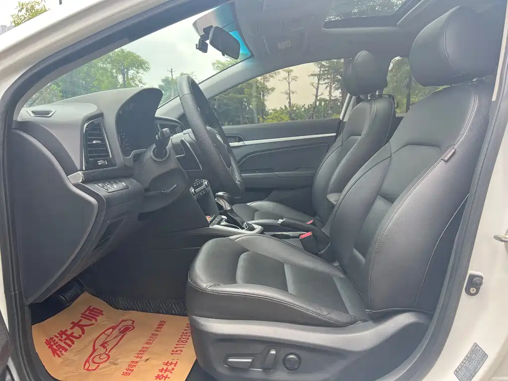 Hyundai Elantra — миниатюра 7