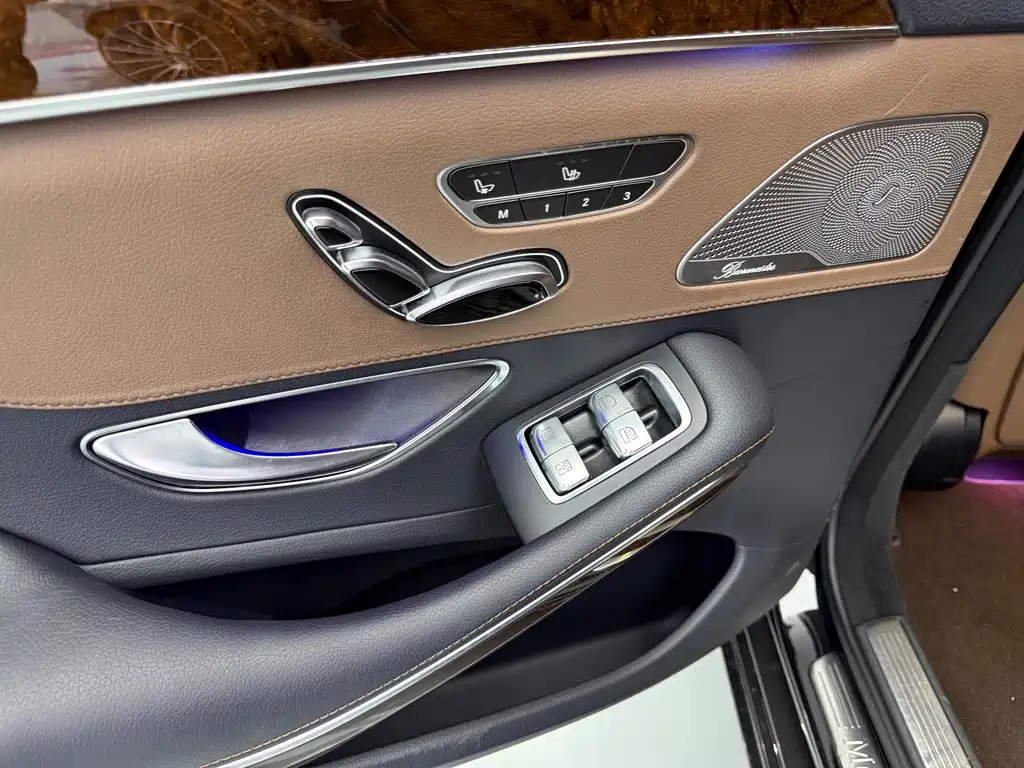 Mercedes-Benz S-Class — миниатюра 11
