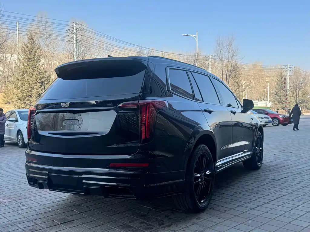 CADILLAC XT6