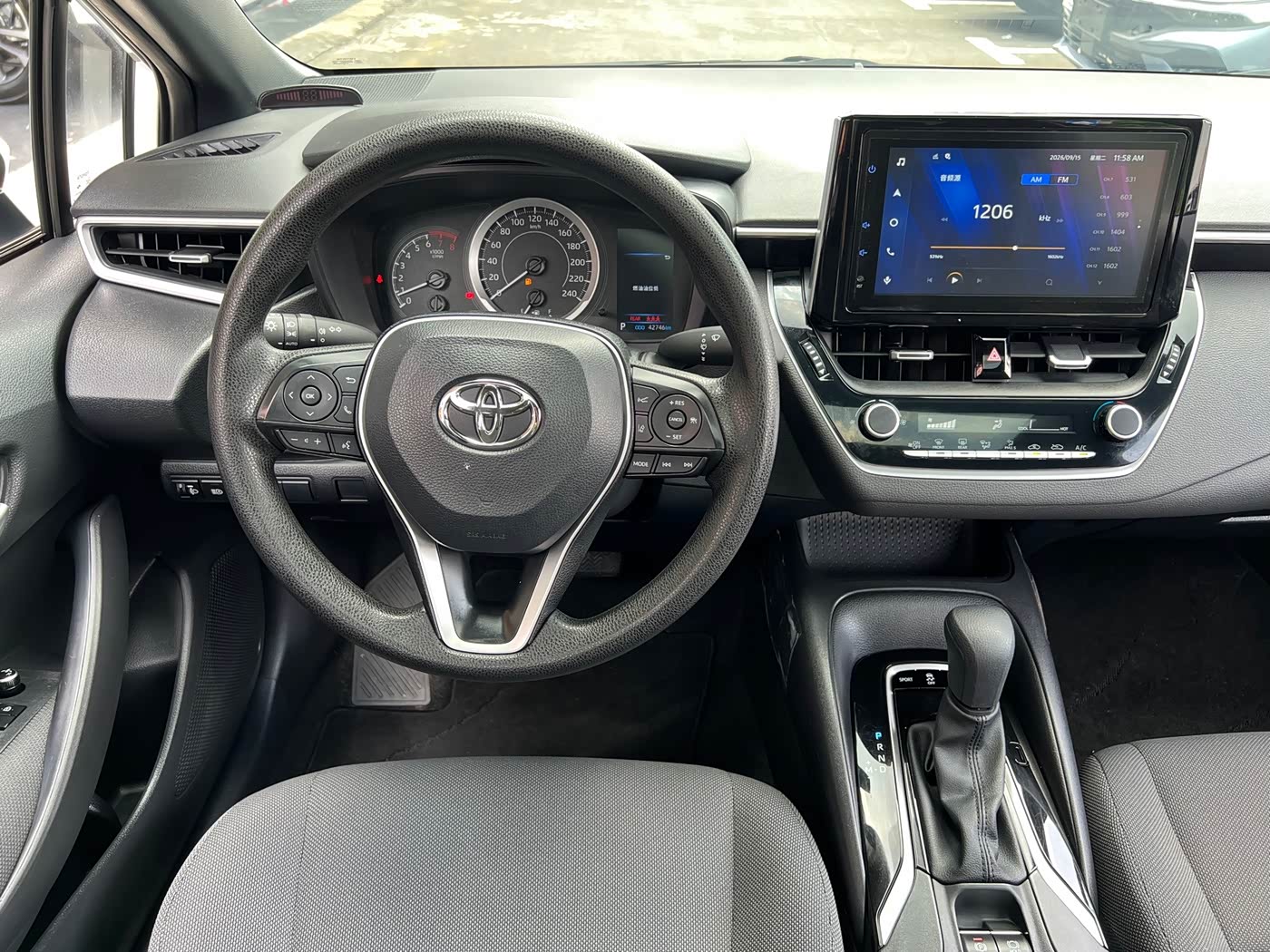 Toyota Levin 1.2 л 2023 г. Белый, пробег 42699 км