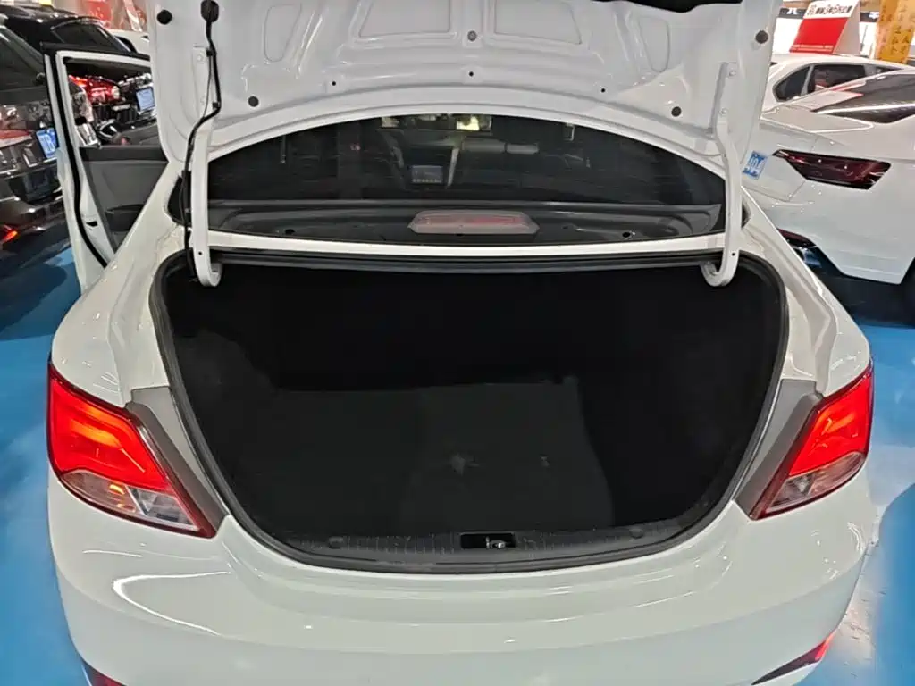 Hyundai Verna — миниатюра 19