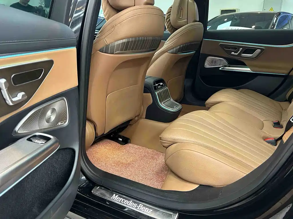 Mercedes-Benz E-Class — миниатюра 18