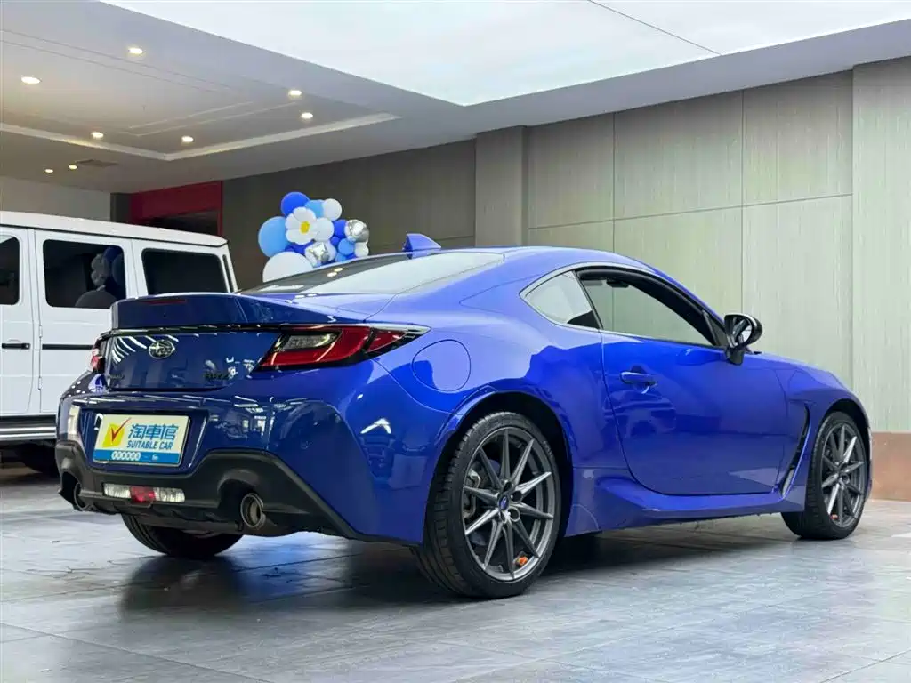Subaru BRZ 2.4L Manual 10th Anniversary Commemorative Edition, фото 4